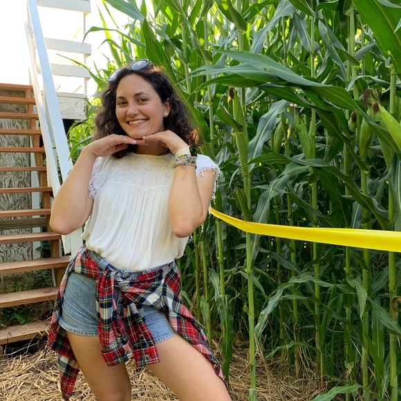 Meet your Posher, Hannah - Picture 3 of 3